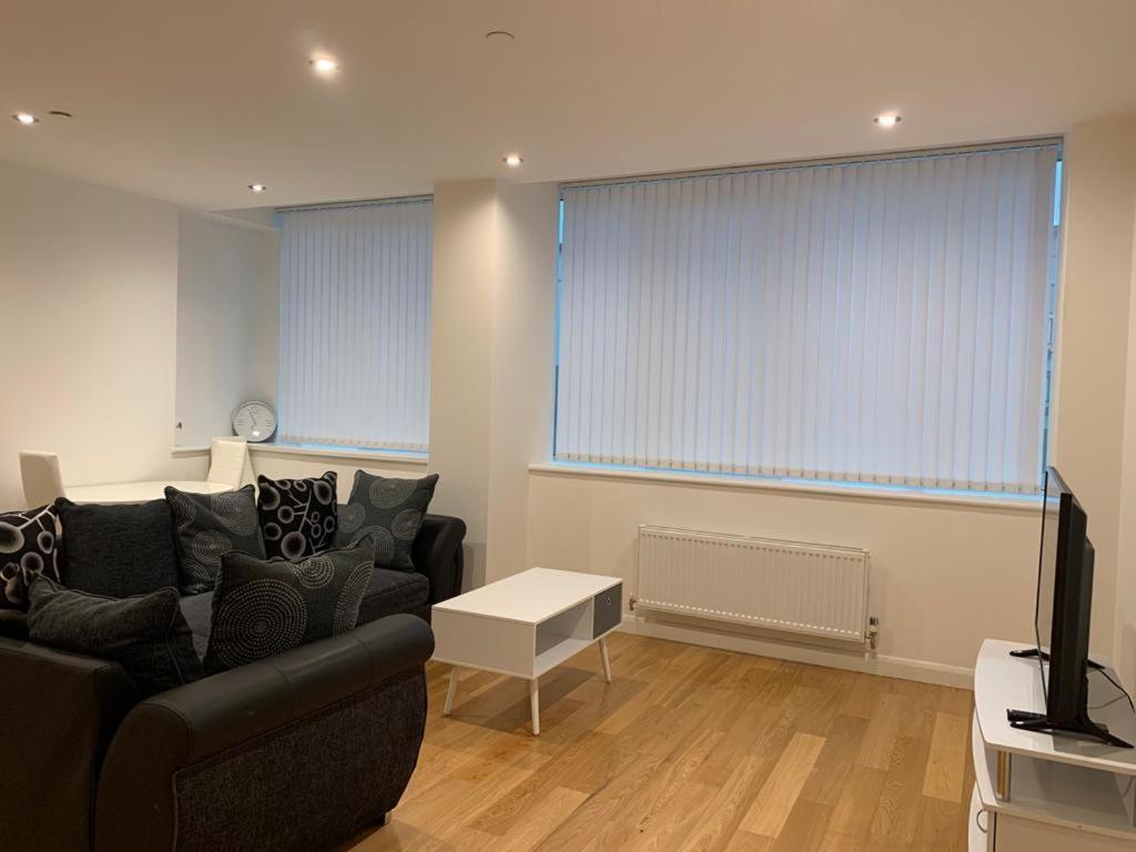 Modern 2 Bed 2 Bath Apartment In Central Croydon! ภายนอก รูปภาพ